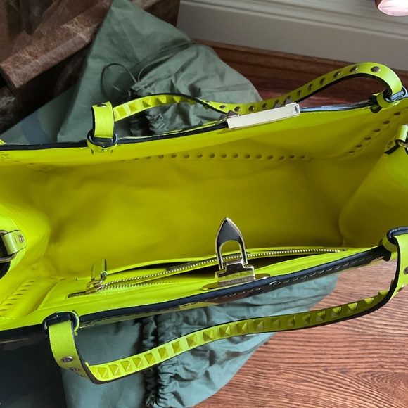 VALENTINO GARVANI ROKSTUD CAMO Handbag Tote Medium !!! - Picture 9 of 12